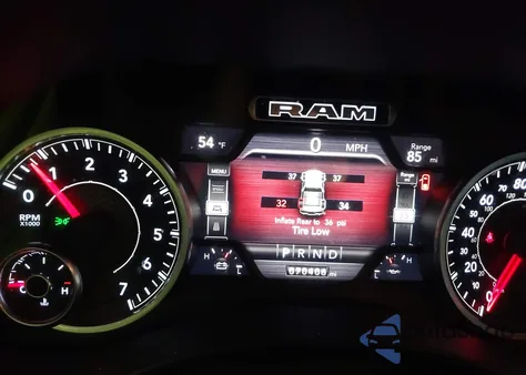 2021 Ram 1500 Big Horn 4X4 5'7 Box из США, поврежденный, VIN 1C6SRFFTXMN780608